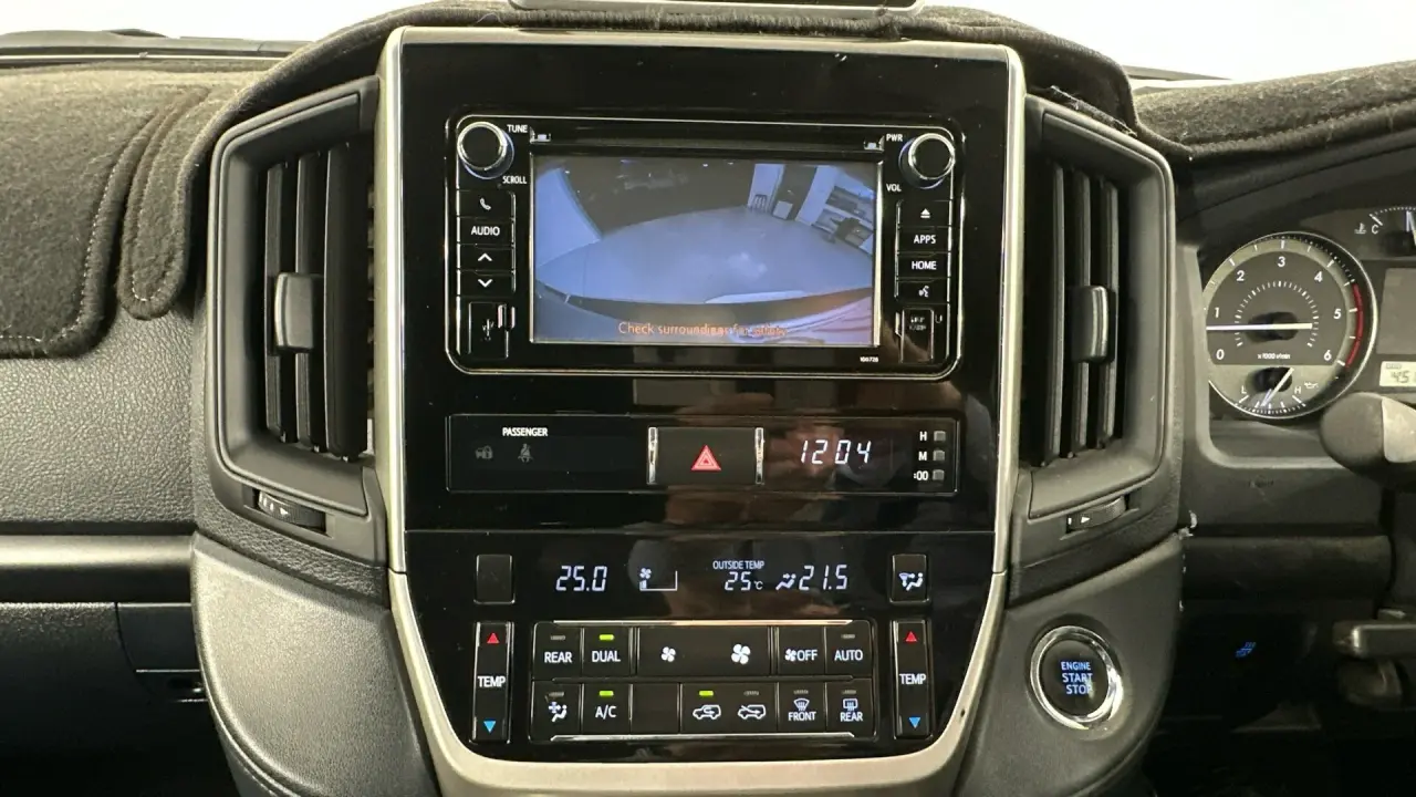 2017 Toyota Landcruiser Gallery Image 14