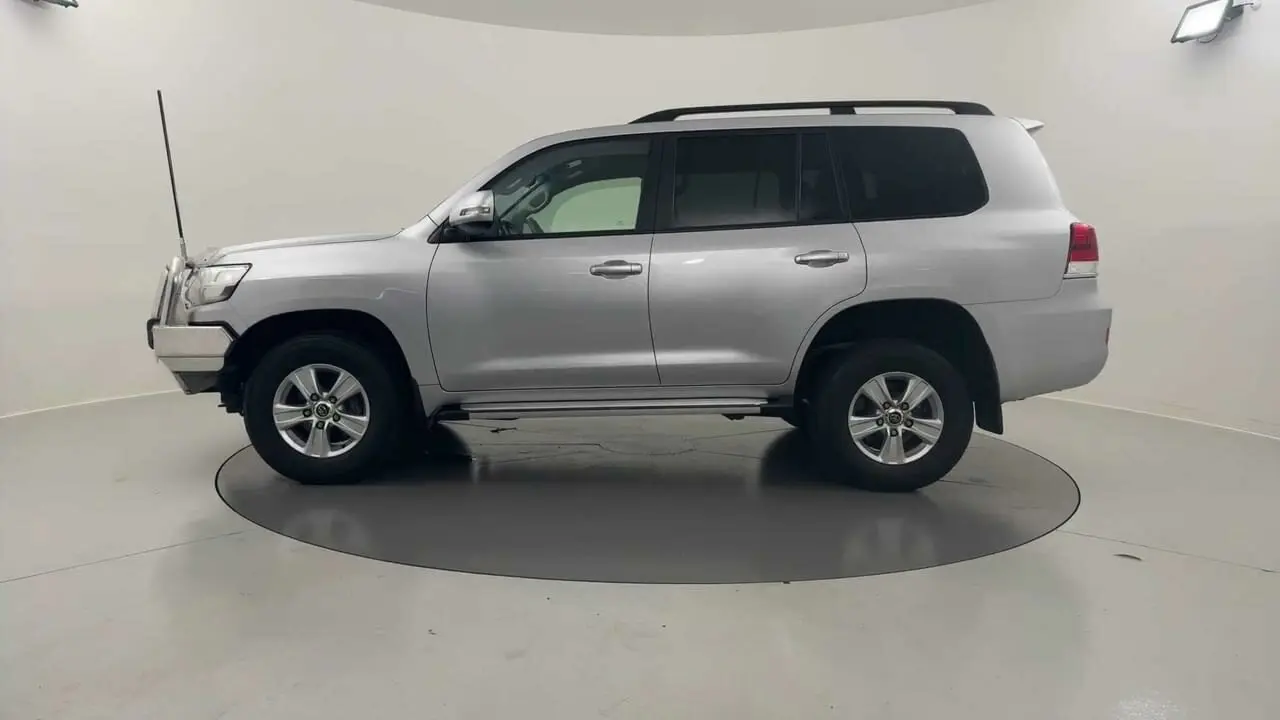 2017 Toyota Landcruiser Gallery Image 3