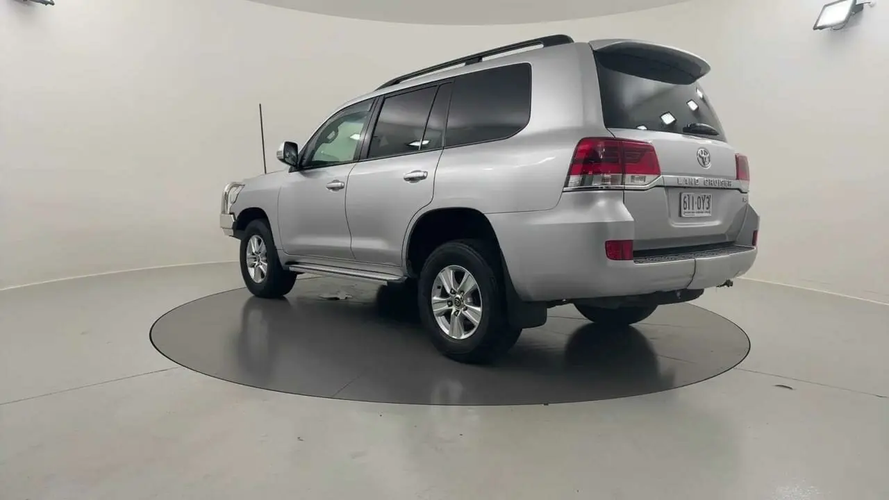 2017 Toyota Landcruiser Gallery Image 4