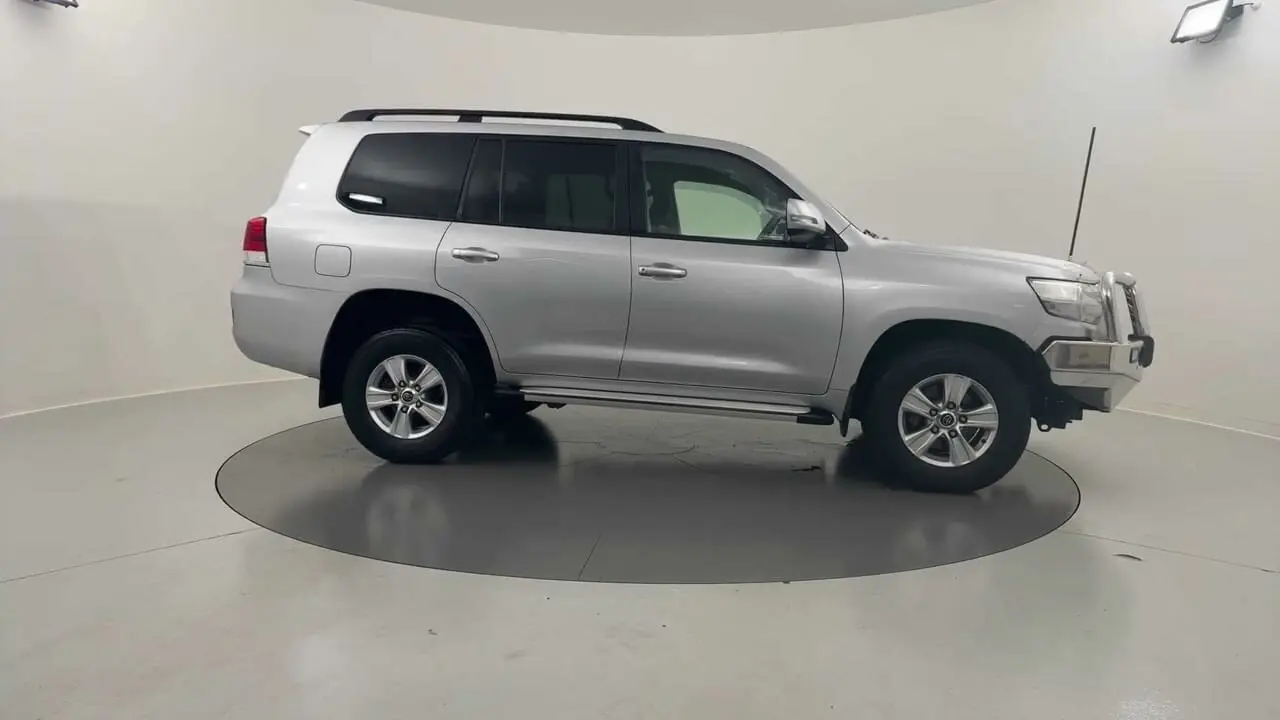 2017 Toyota Landcruiser Gallery Image 7