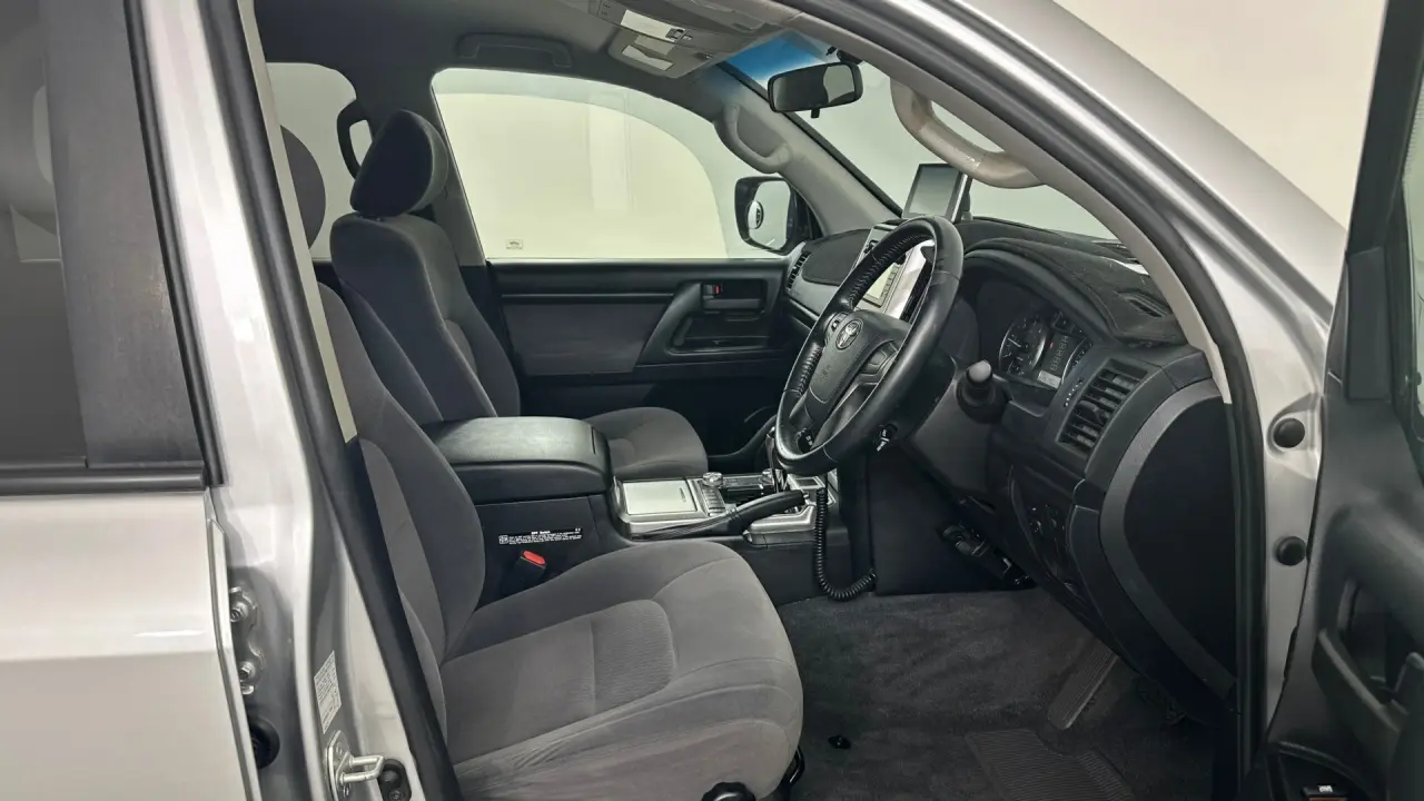 2017 Toyota Landcruiser Gallery Image 9
