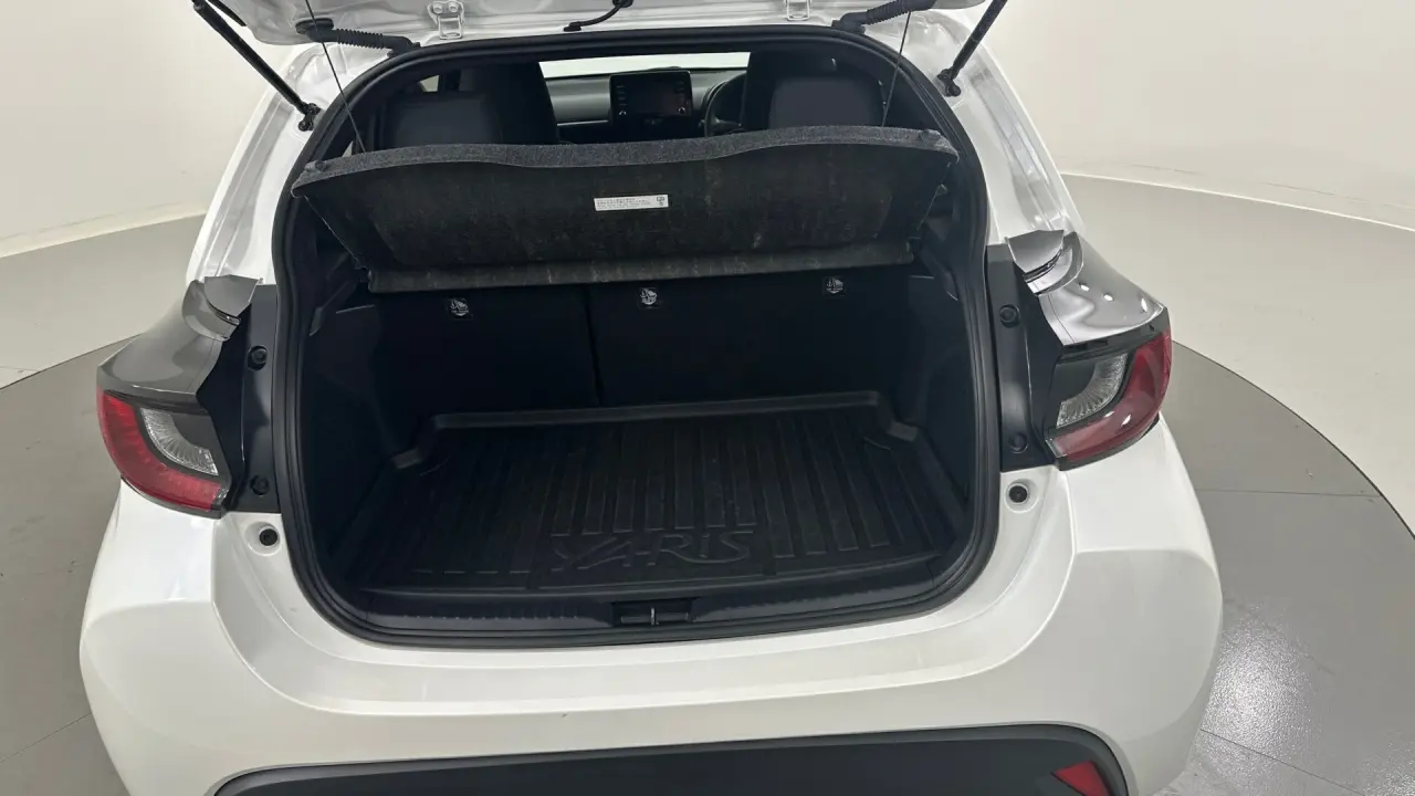 2021 Toyota Yaris Gallery Image 18