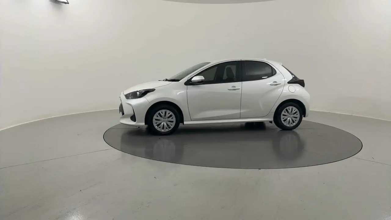 2021 Toyota Yaris Gallery Image 2