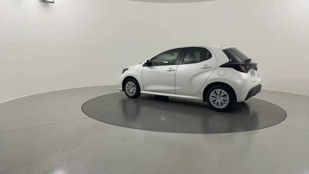2021 Toyota Yaris Gallery Image 3