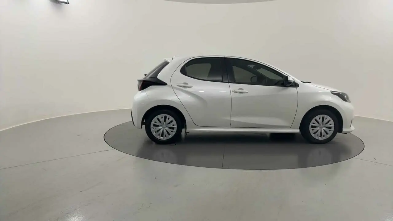2021 Toyota Yaris Gallery Image 6