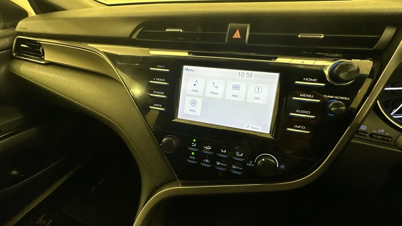 2019 Toyota Camry Gallery Image 11