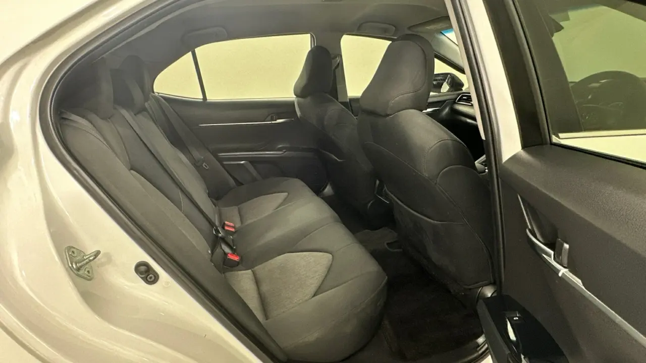 2019 Toyota Camry Gallery Image 13