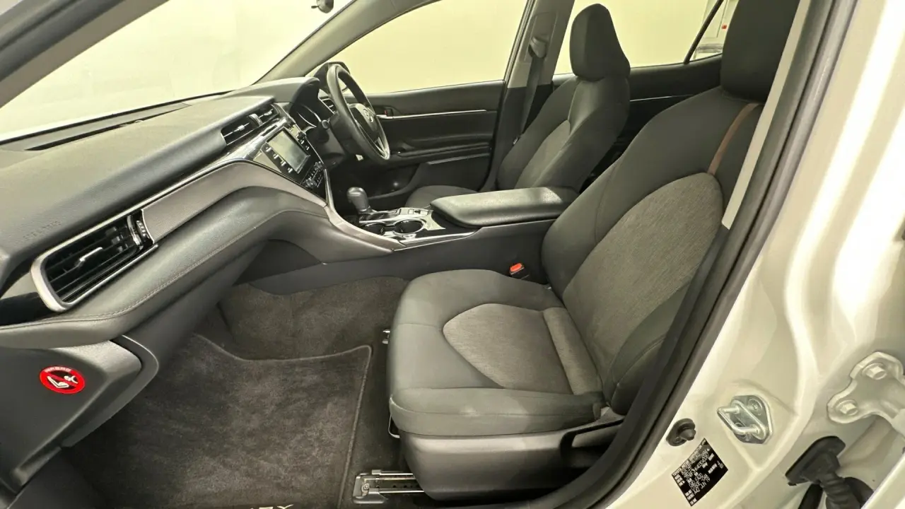 2019 Toyota Camry Gallery Image 14