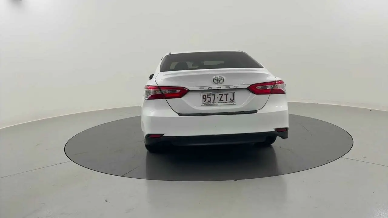 2019 Toyota Camry Gallery Image 4