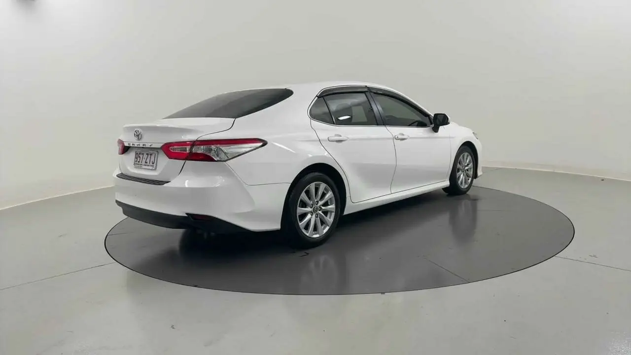 2019 Toyota Camry Gallery Image 5