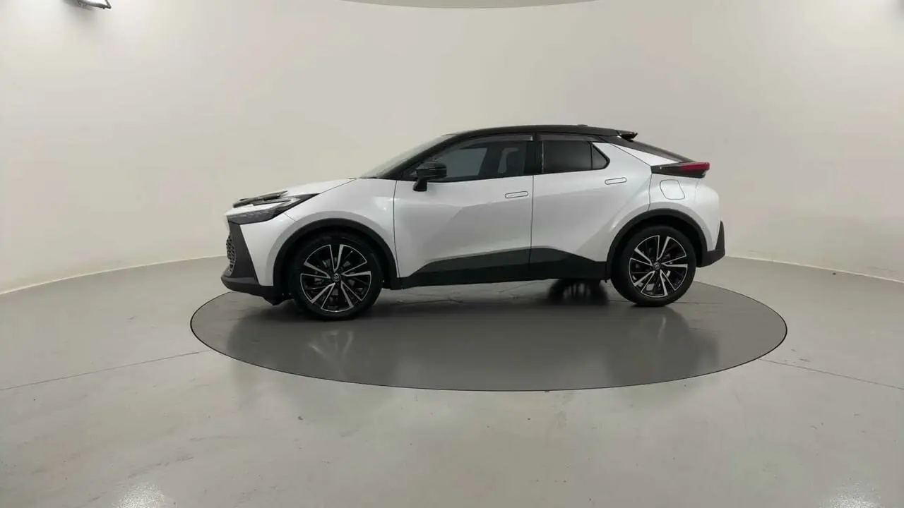 2024 Toyota C-HR Gallery Image 2
