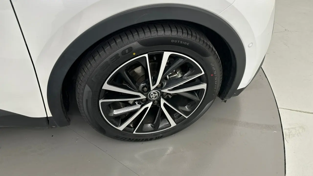 2024 Toyota C-HR Gallery Image 21