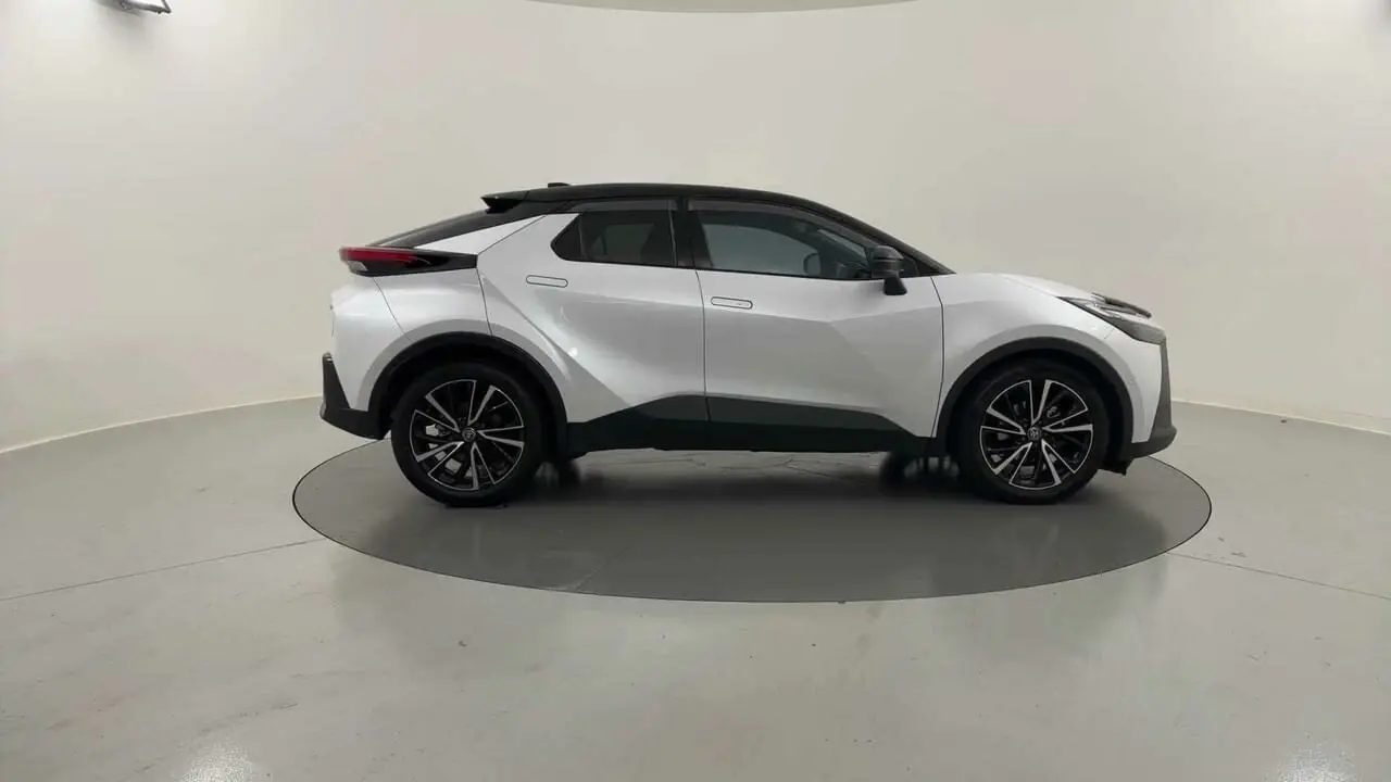 2024 Toyota C-HR Gallery Image 6