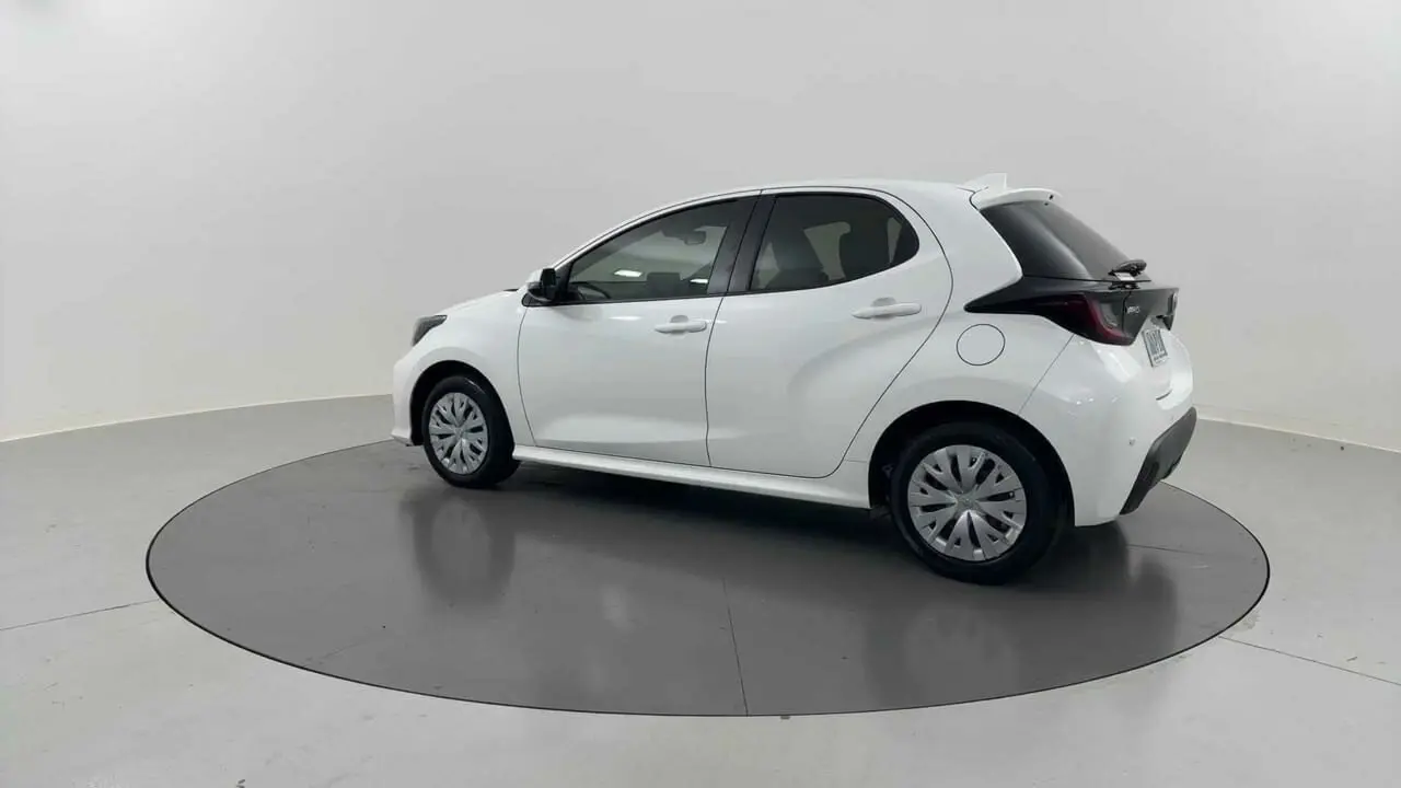 2023 Toyota Yaris Gallery Image 3