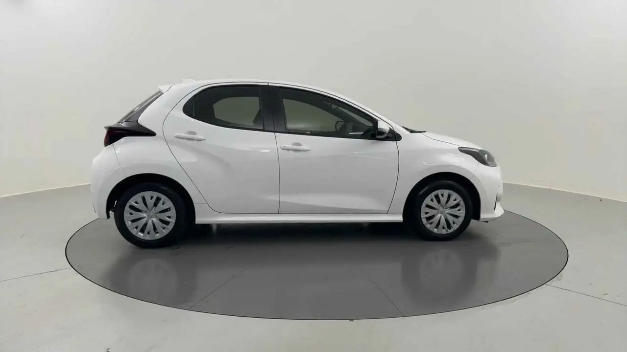 2023 Toyota Yaris Gallery Image 6