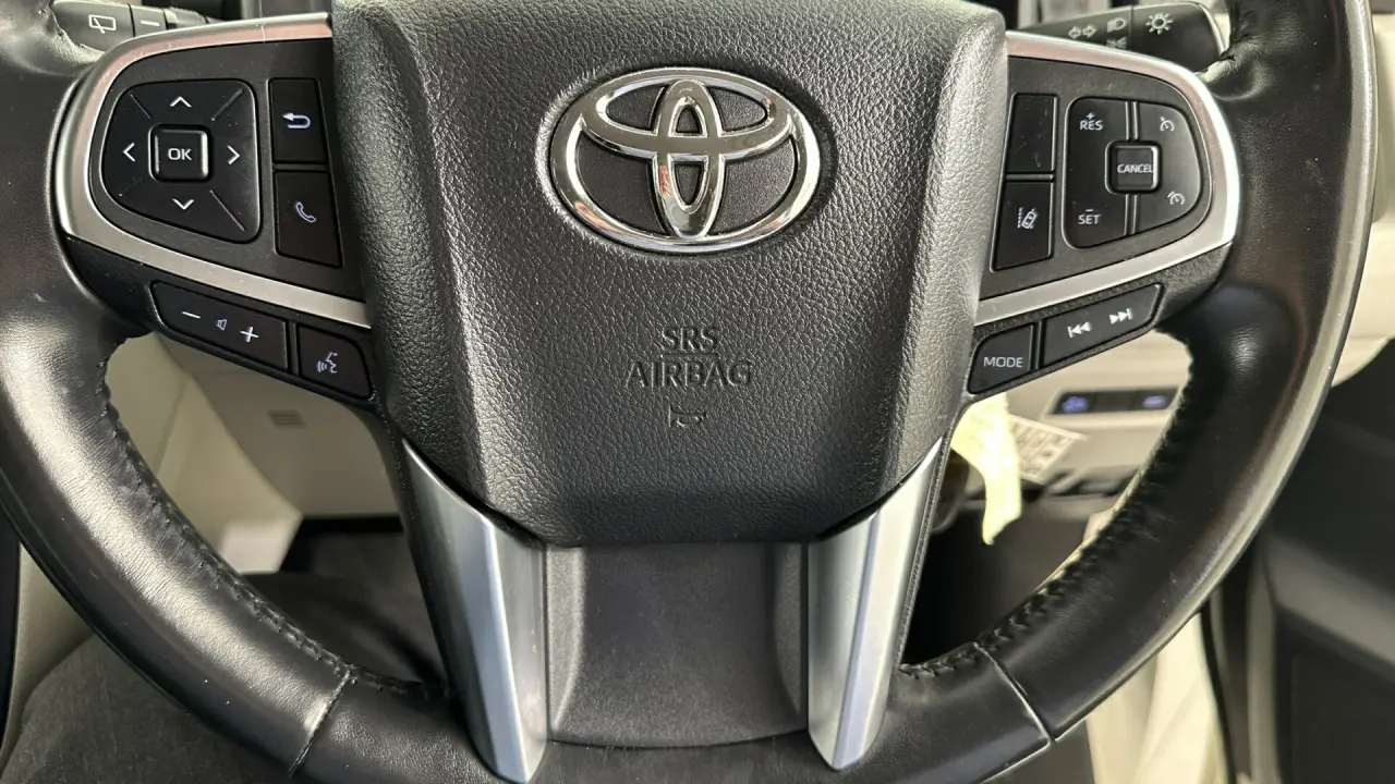 2021 Toyota HiAce Gallery Image 11