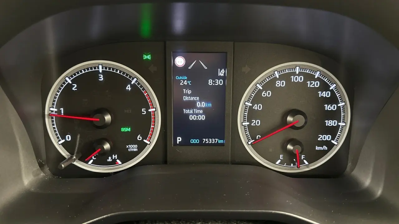 2021 Toyota HiAce Gallery Image 9