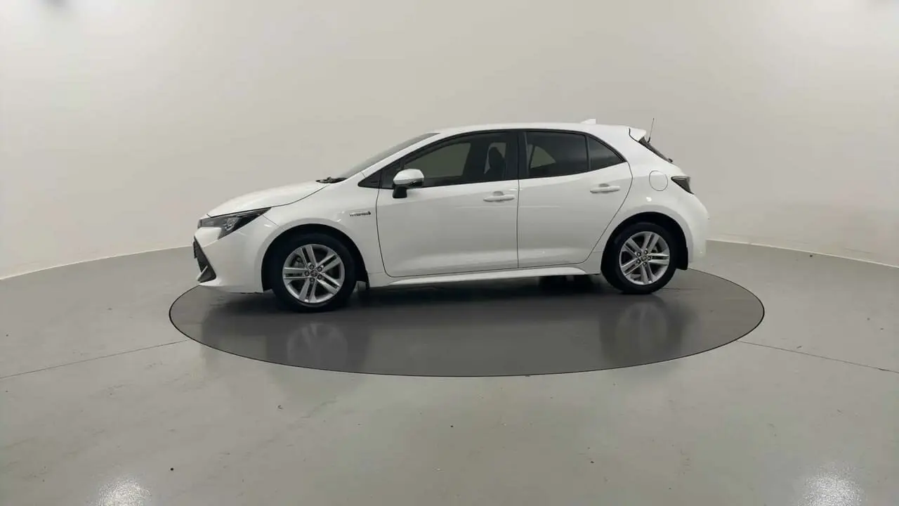 2021 Toyota Corolla Gallery Image 2