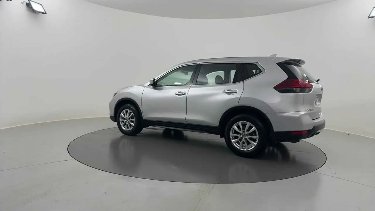 2021 Nissan X-Trail Gallery Image 3