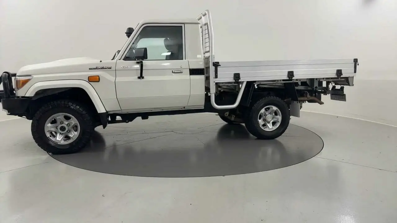 2018 Toyota Landcruiser Gallery Image 2