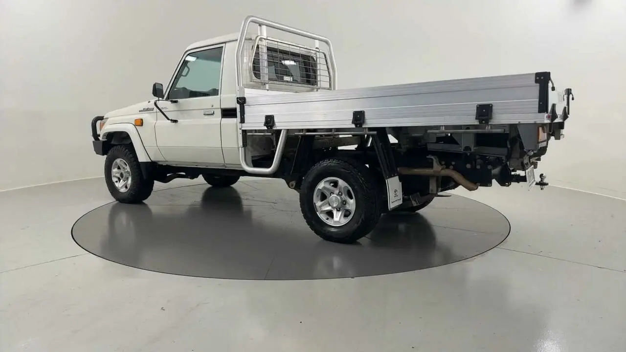 2018 Toyota Landcruiser Gallery Image 3