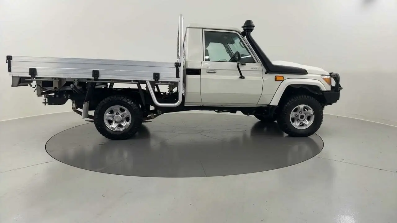 2018 Toyota Landcruiser Gallery Image 6