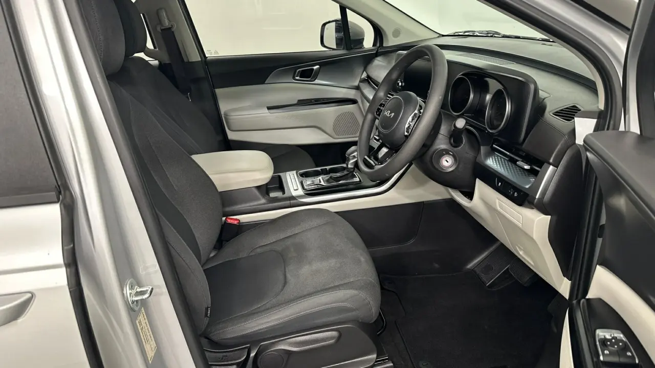 2021 Kia Carnival Gallery Image 16