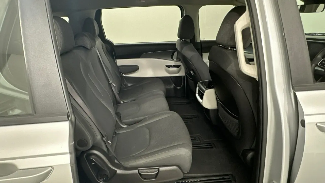 2021 Kia Carnival Gallery Image 19