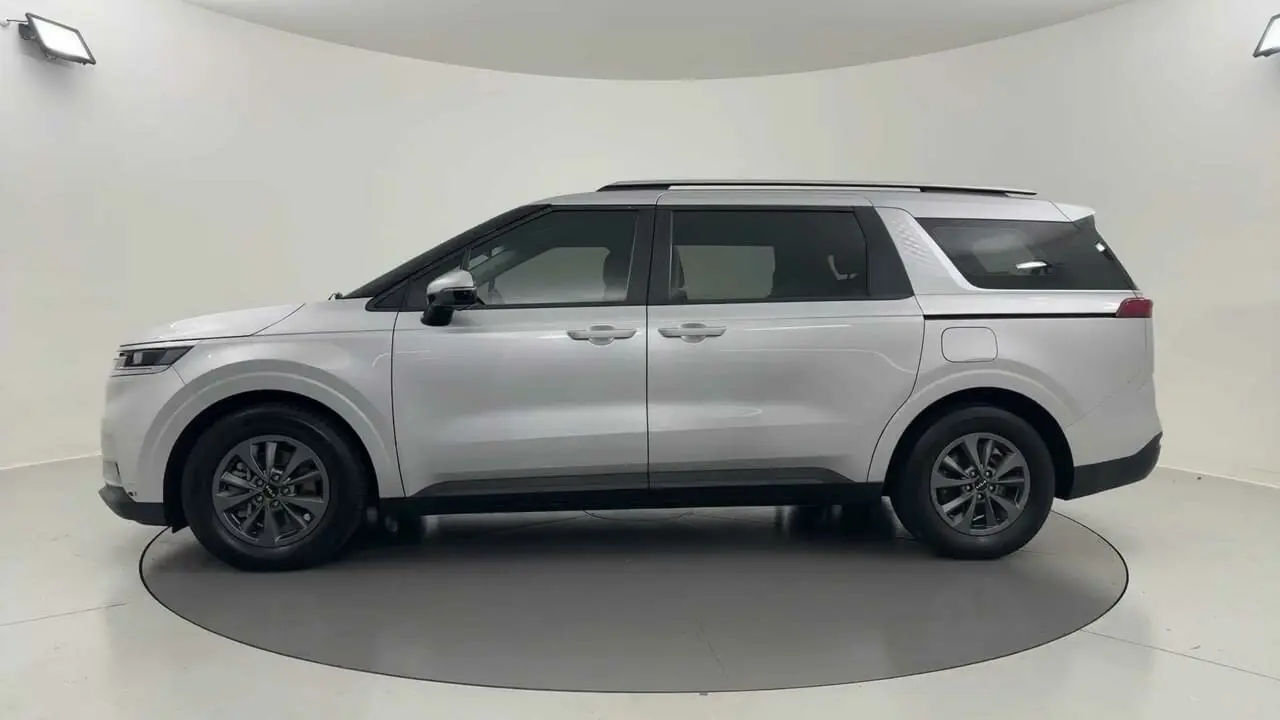 2021 Kia Carnival Gallery Image 2