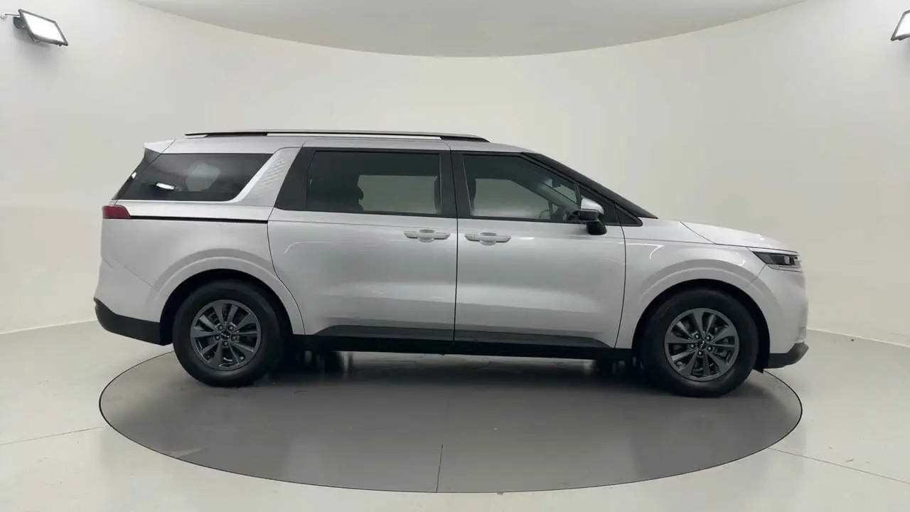 2021 Kia Carnival Gallery Image 6