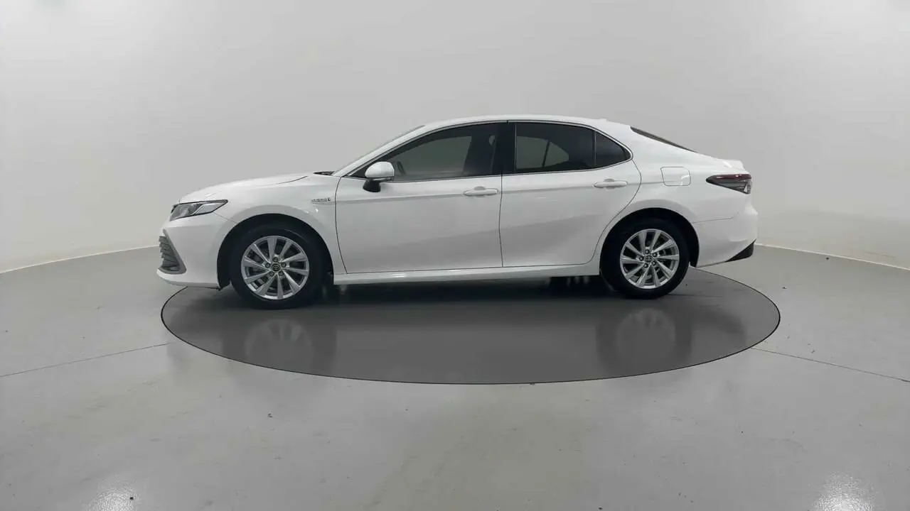 2021 Toyota Camry Gallery Image 2