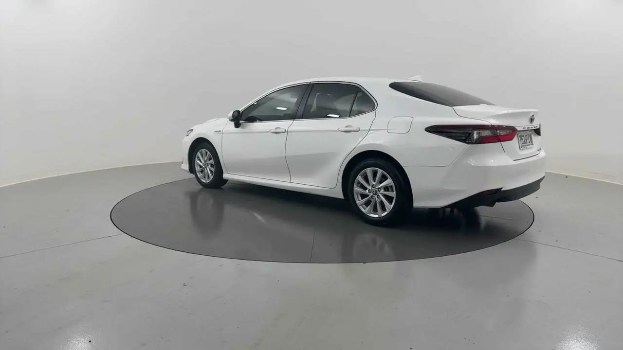 2021 Toyota Camry Gallery Image 3