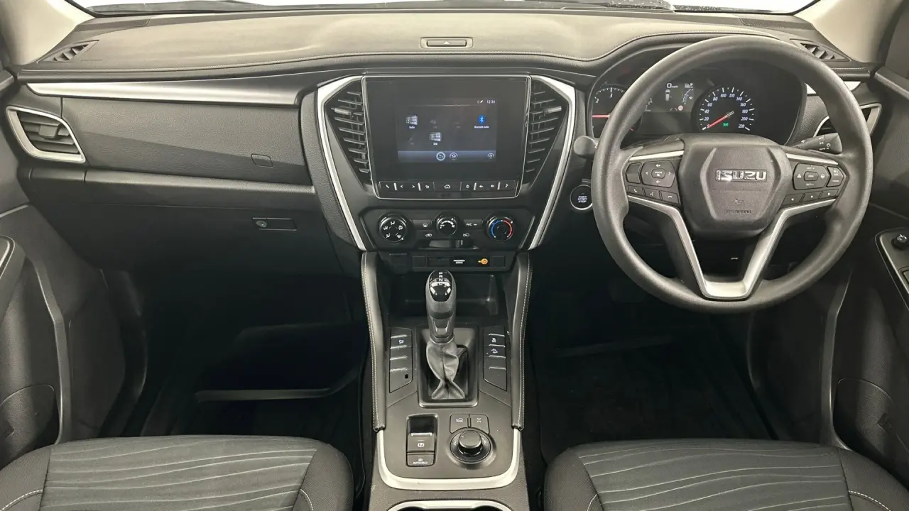 2023 Isuzu MU-X Gallery Image 11