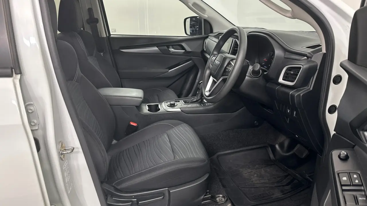 2023 Isuzu MU-X Gallery Image 12