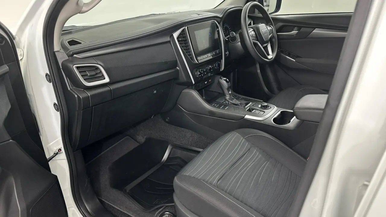 2023 Isuzu MU-X Gallery Image 17