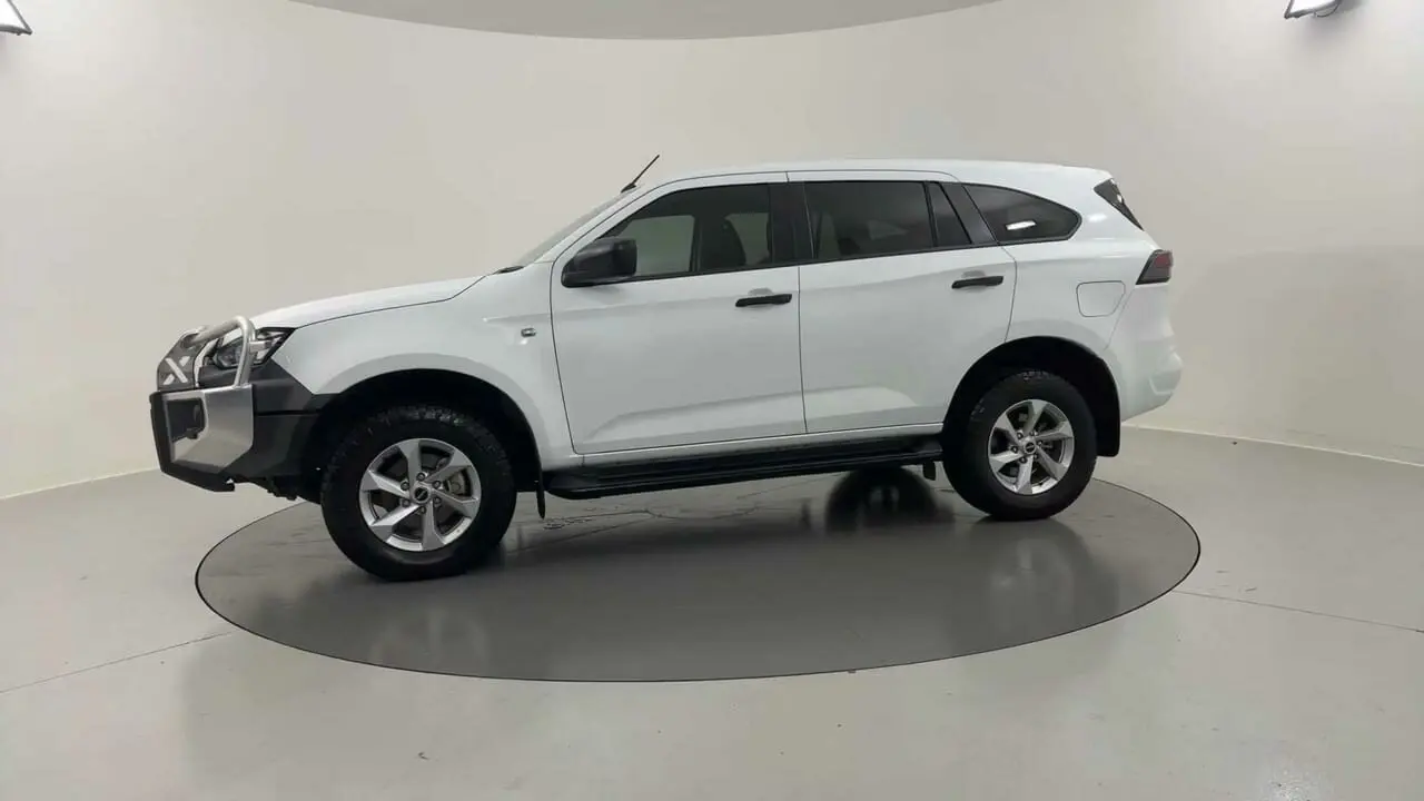 2023 Isuzu MU-X Gallery Image 2