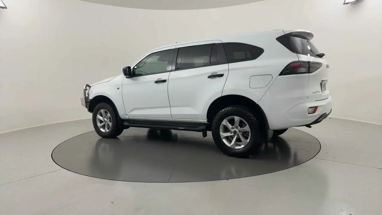 2023 Isuzu MU-X Gallery Image 3