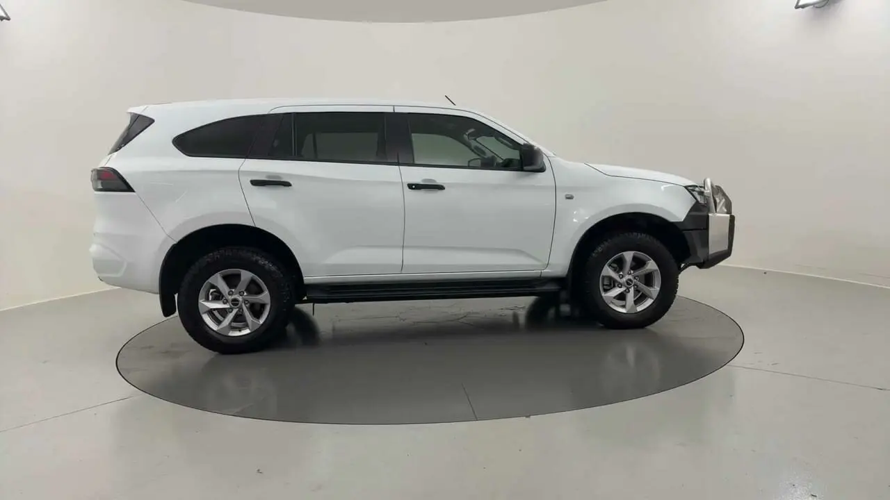 2023 Isuzu MU-X Gallery Image 6