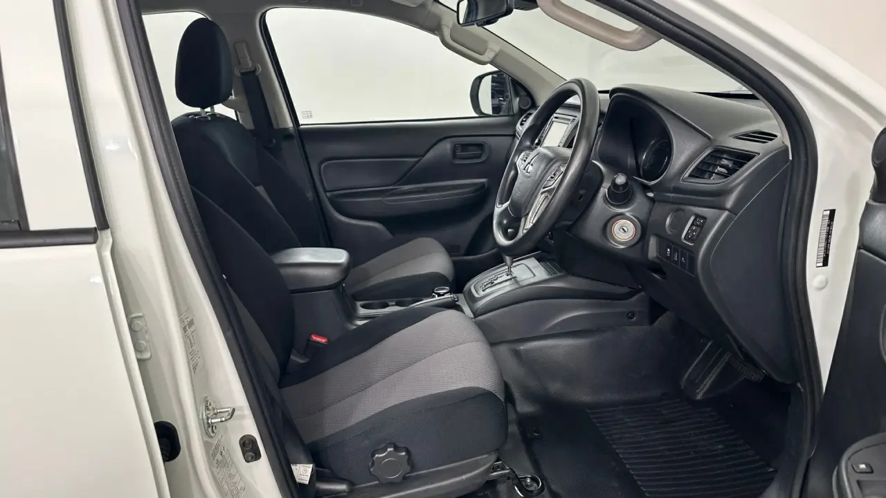 2021 Mitsubishi Triton Gallery Image 10