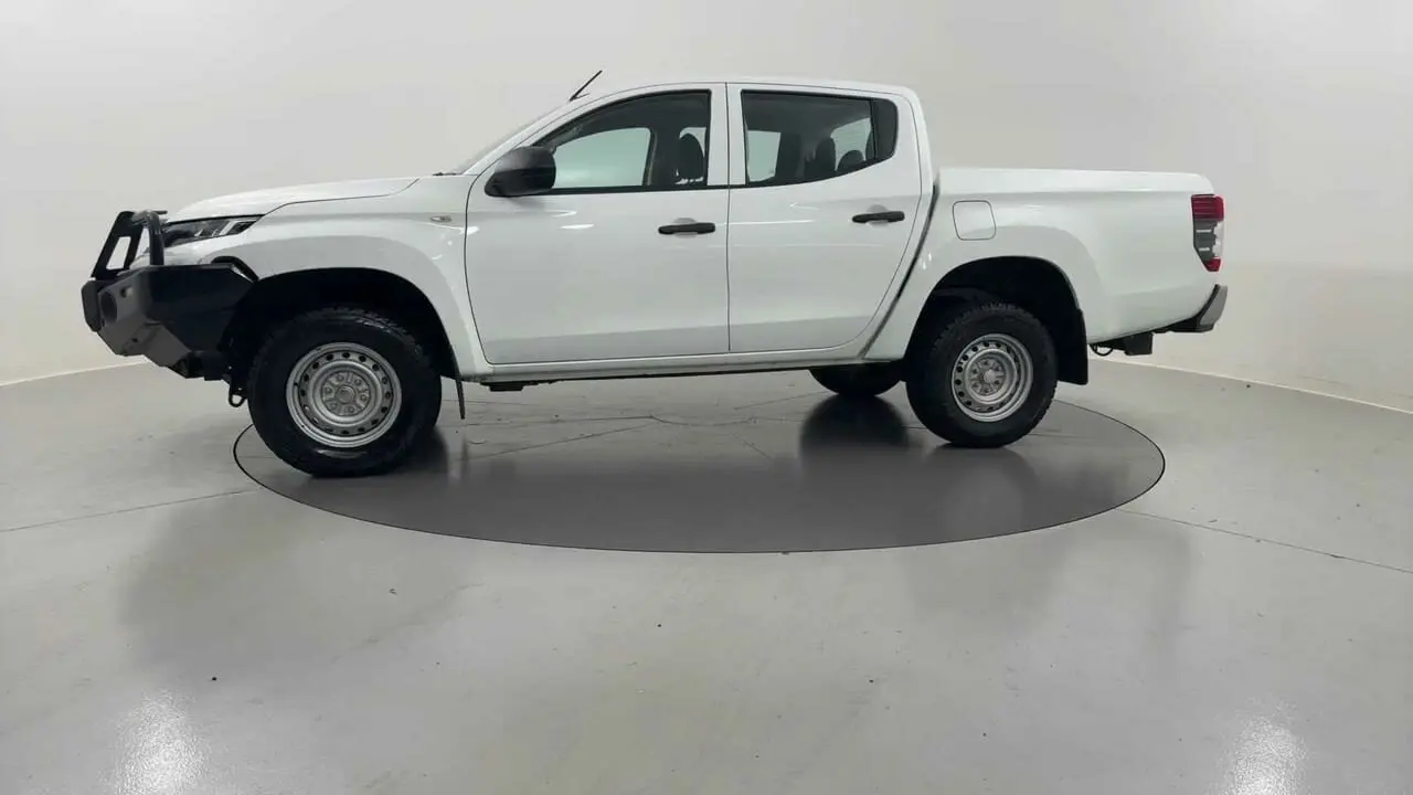 2021 Mitsubishi Triton Gallery Image 2