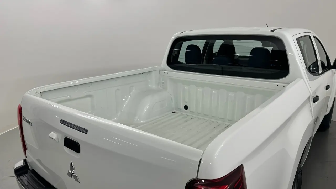 2021 Mitsubishi Triton Gallery Image 25