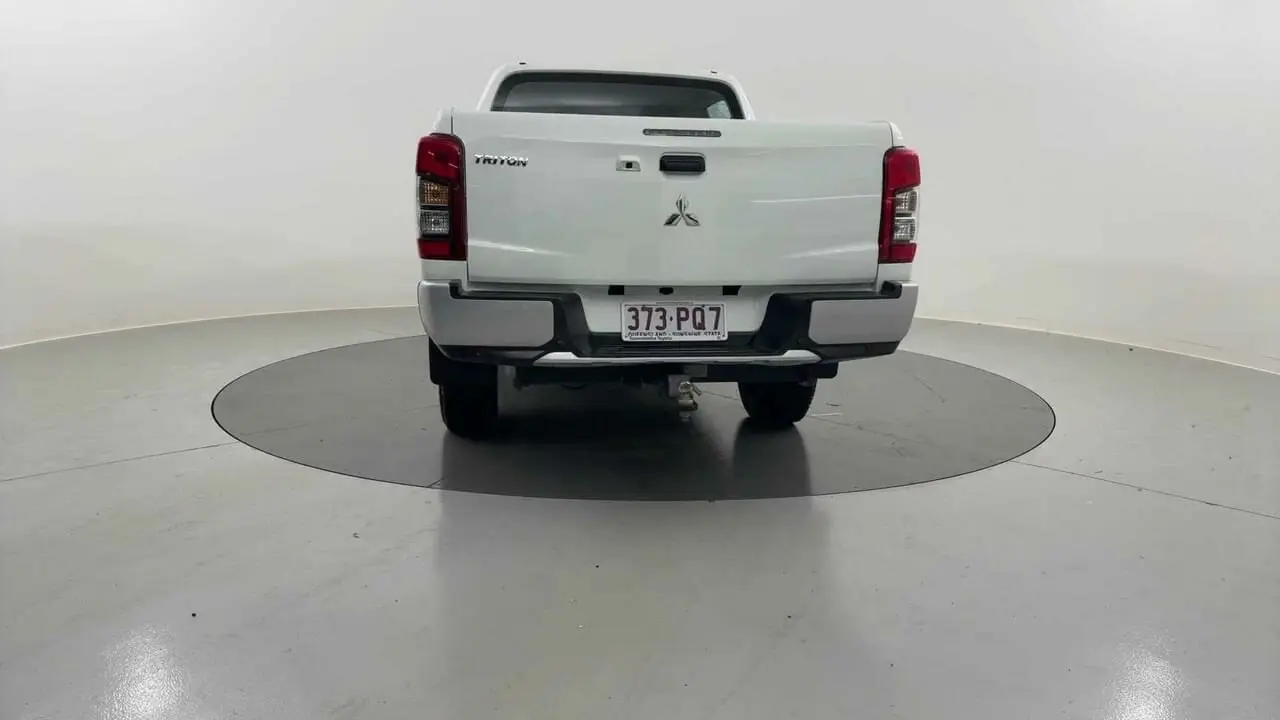 2021 Mitsubishi Triton Gallery Image 4