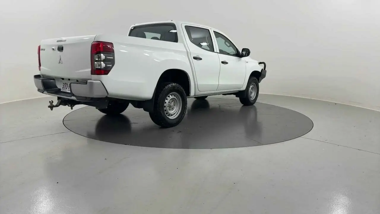 2021 Mitsubishi Triton Gallery Image 5