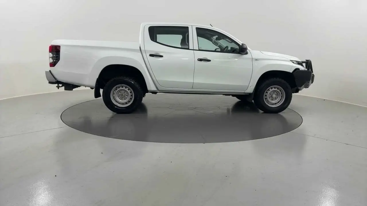 2021 Mitsubishi Triton Gallery Image 6