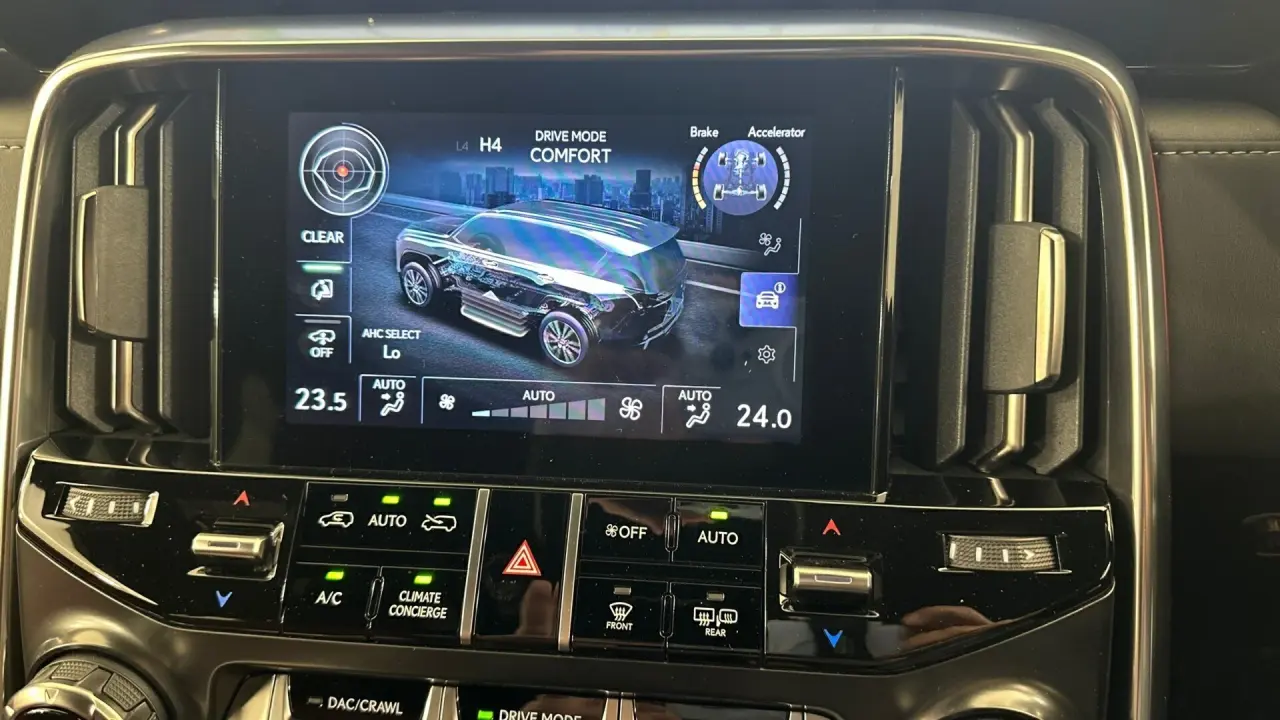 2022 Lexus LX500d Gallery Image 10
