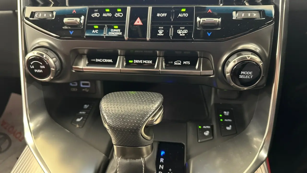 2022 Lexus LX500d Gallery Image 13