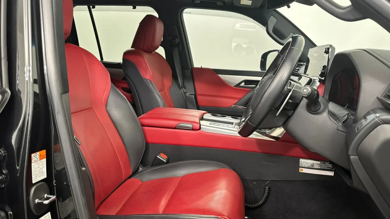 2022 Lexus LX500d Gallery Image 17