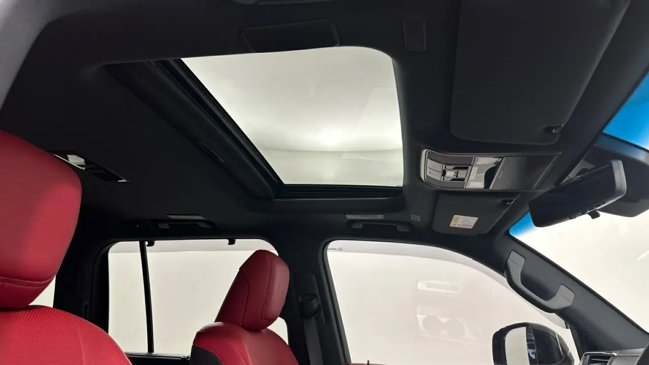 2022 Lexus LX500d Gallery Image 18