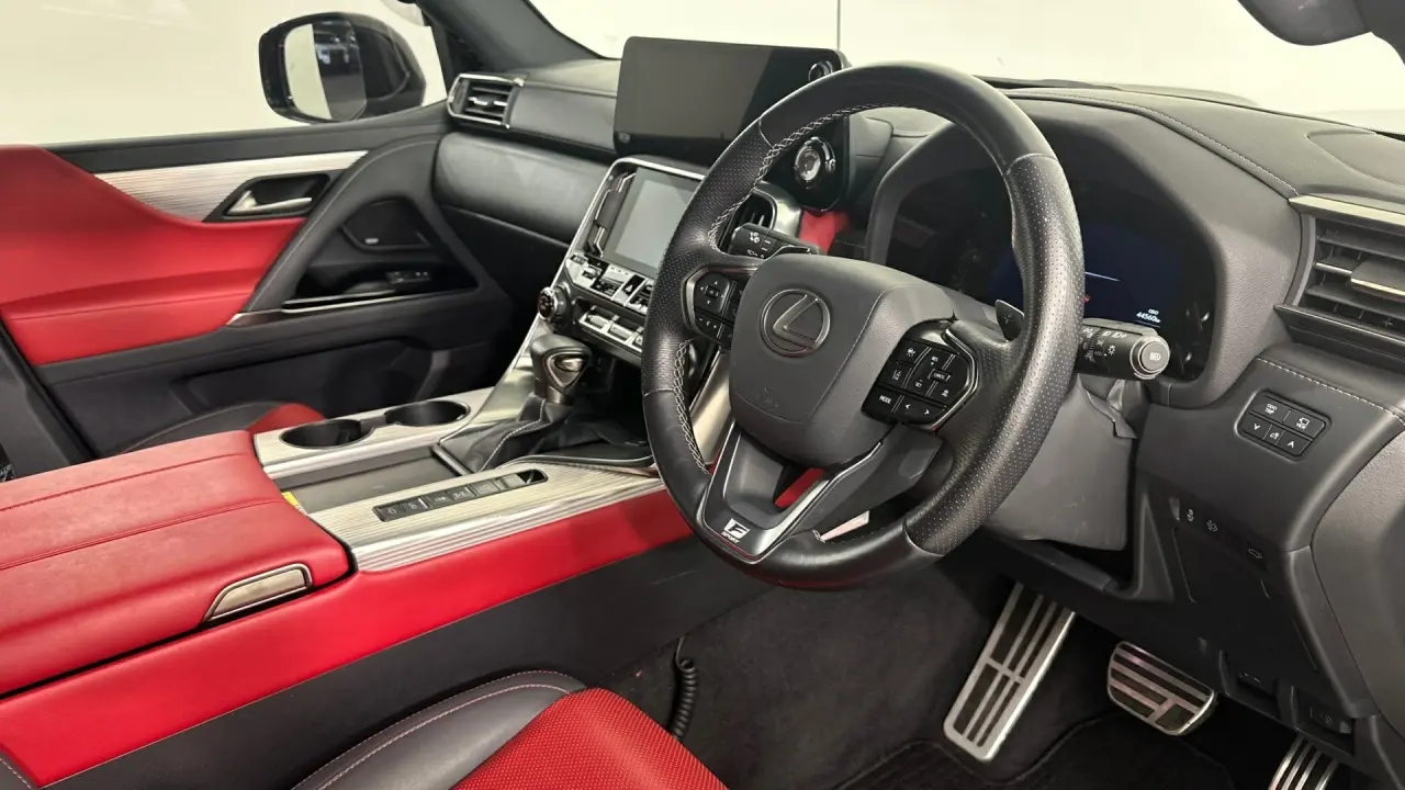 2022 Lexus LX500d Gallery Image 19