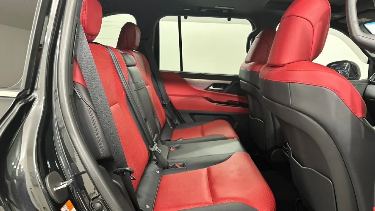 2022 Lexus LX500d Gallery Image 21